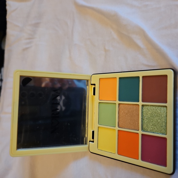 Make up - Picture 2 of 5